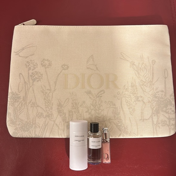 Dior Floral-Embossed Large Cosmetic
2024 Mother's Day Pouch, Limited Edition - Picture 2 of 9